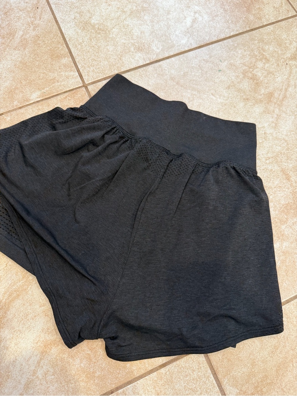 Gymshark Women’s Black Layered Training Shorts lined - Picture 6 of 6